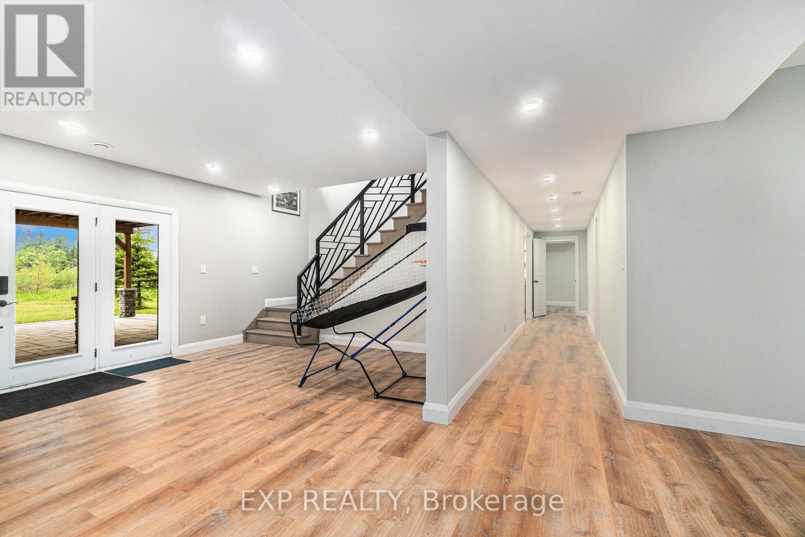 












21 CONSTANCE LAKE ROAD

,
Ottawa,




Ontario
K2K1X7

