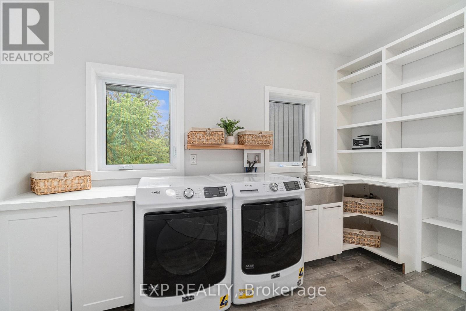












21 CONSTANCE LAKE ROAD

,
Ottawa,




Ontario
K2K1X7

