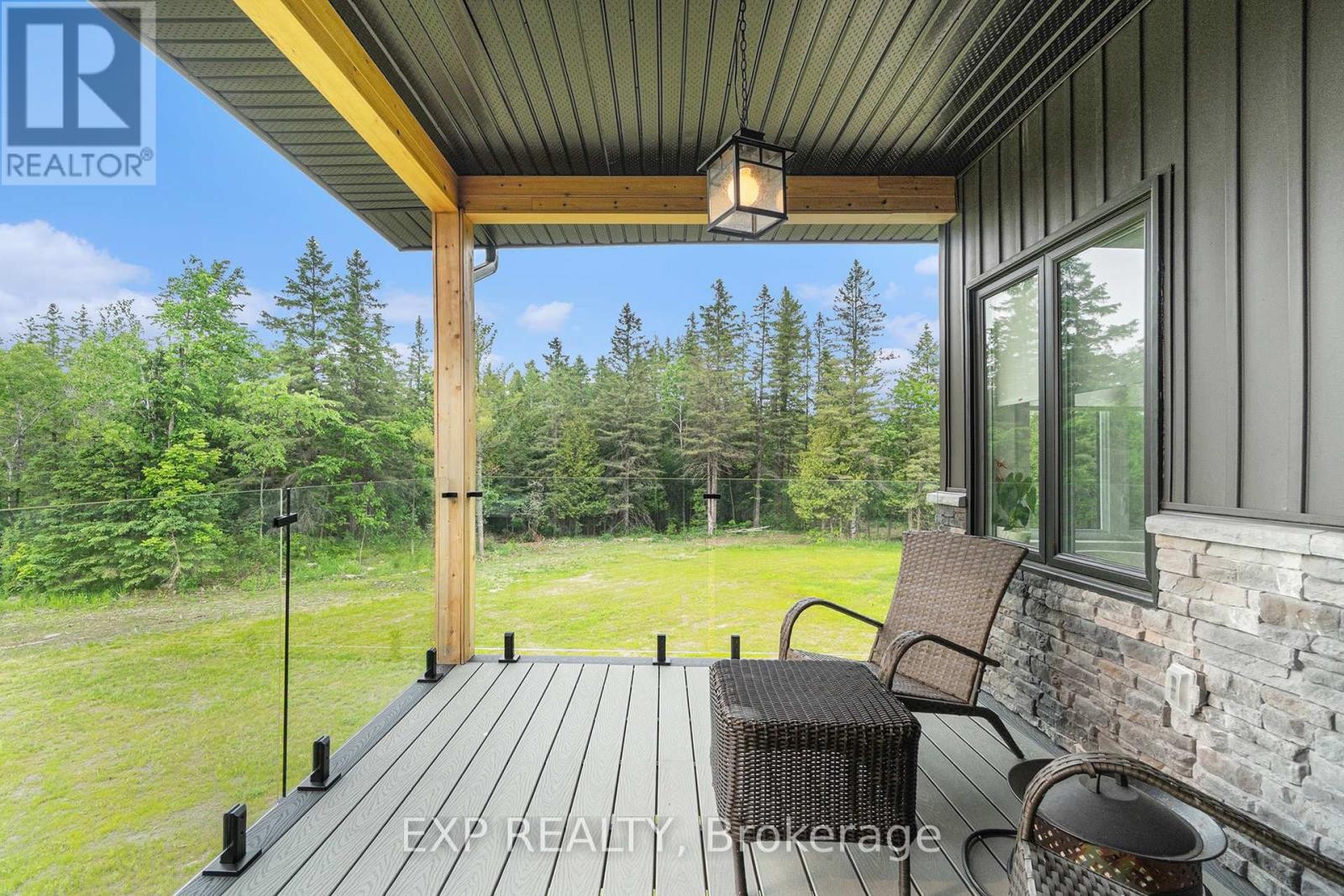 












21 CONSTANCE LAKE ROAD

,
Ottawa,




Ontario
K2K1X7

