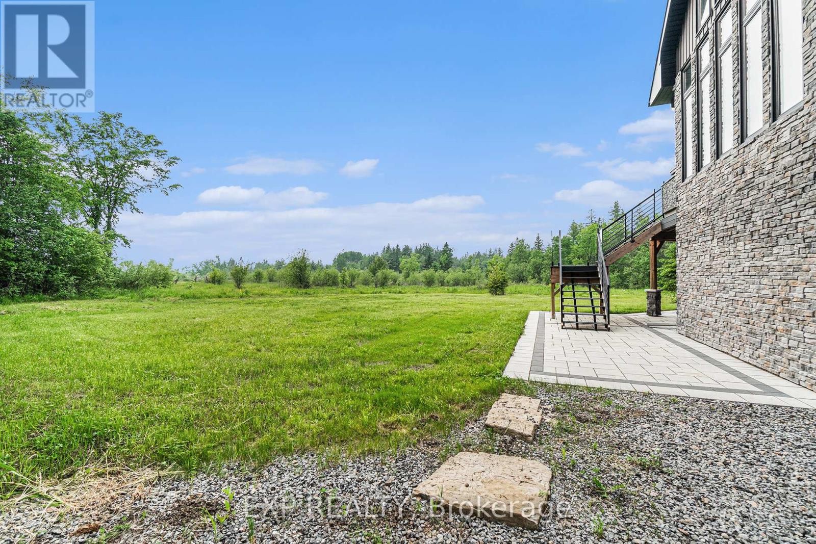 












21 CONSTANCE LAKE ROAD

,
Ottawa,




Ontario
K2K1X7

