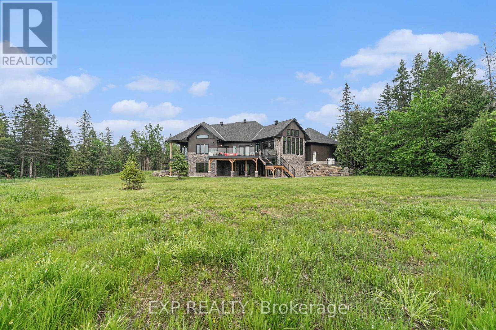 












21 CONSTANCE LAKE ROAD

,
Ottawa,




Ontario
K2K1X7

