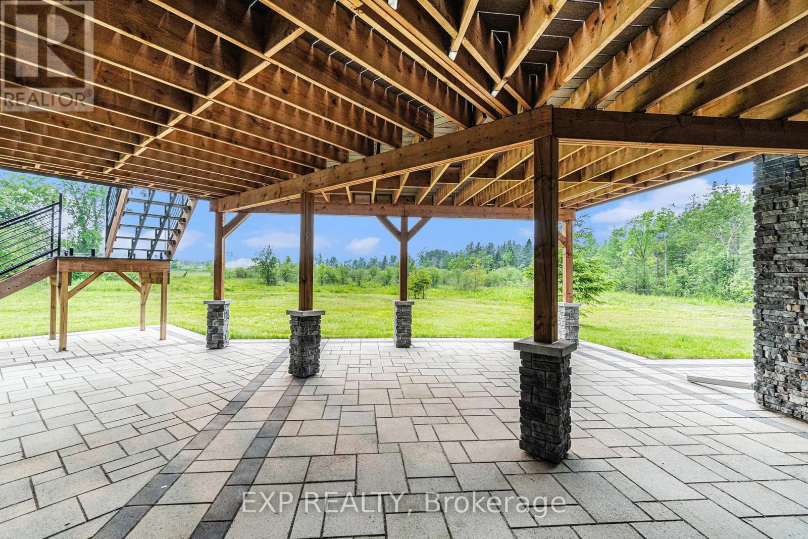 












21 CONSTANCE LAKE ROAD

,
Ottawa,




Ontario
K2K1X7

