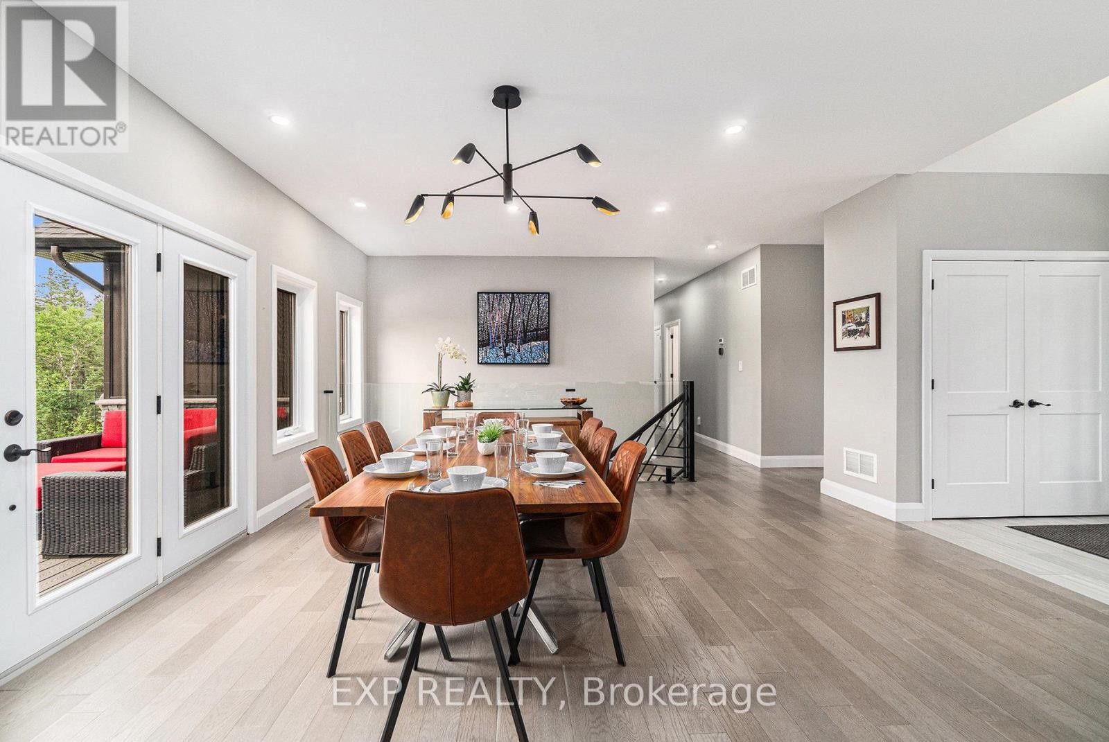 












21 CONSTANCE LAKE ROAD

,
Ottawa,




Ontario
K2K1X7

