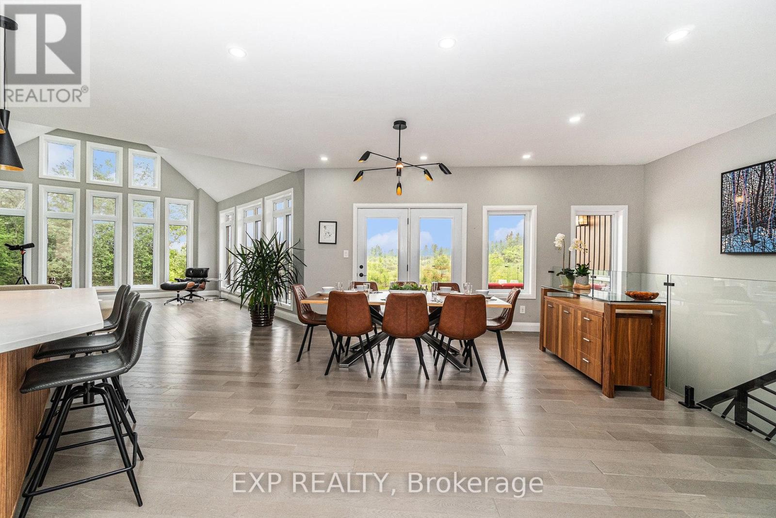 












21 CONSTANCE LAKE ROAD

,
Ottawa,




Ontario
K2K1X7

