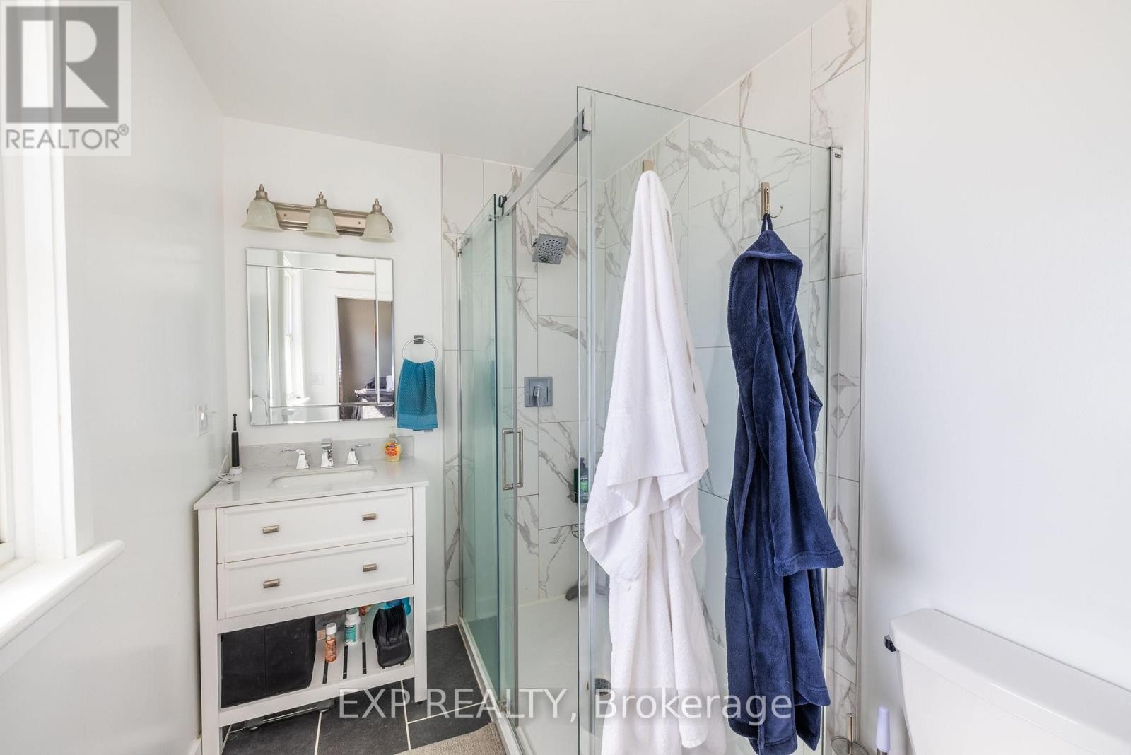 












35 WITHROW AVENUE

,
Ottawa,




Ontario
K2G2H7

