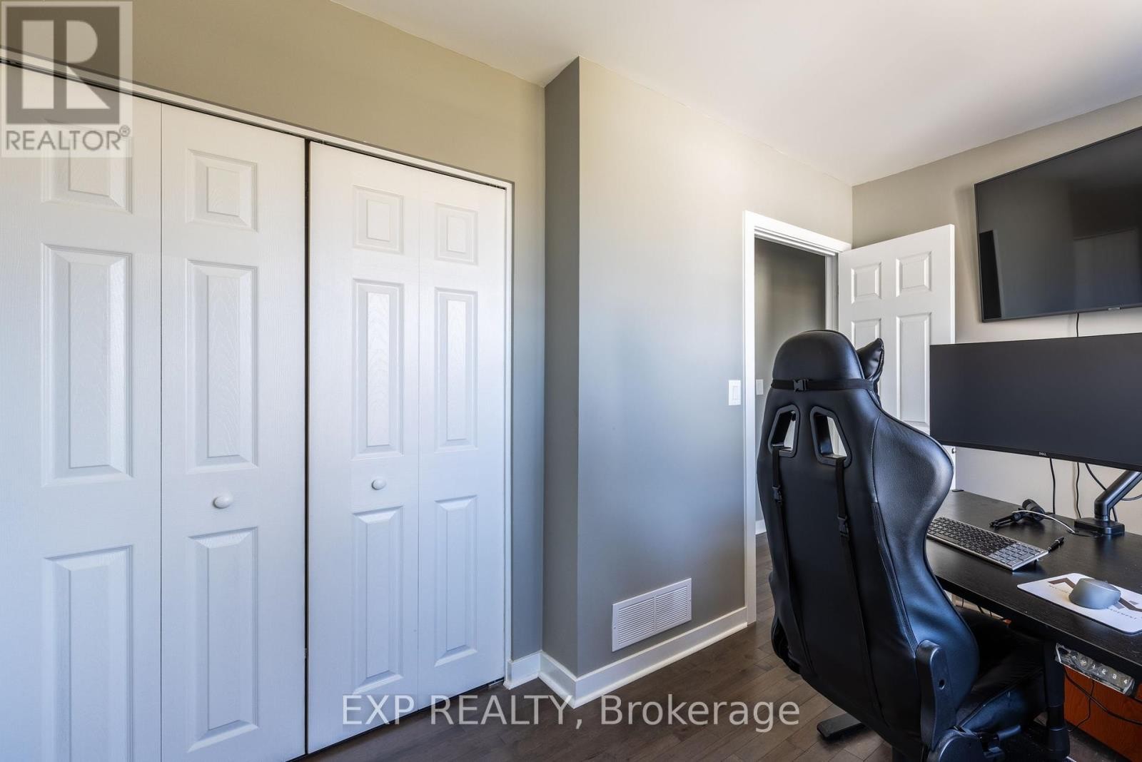 












35 WITHROW AVENUE

,
Ottawa,




Ontario
K2G2H7

