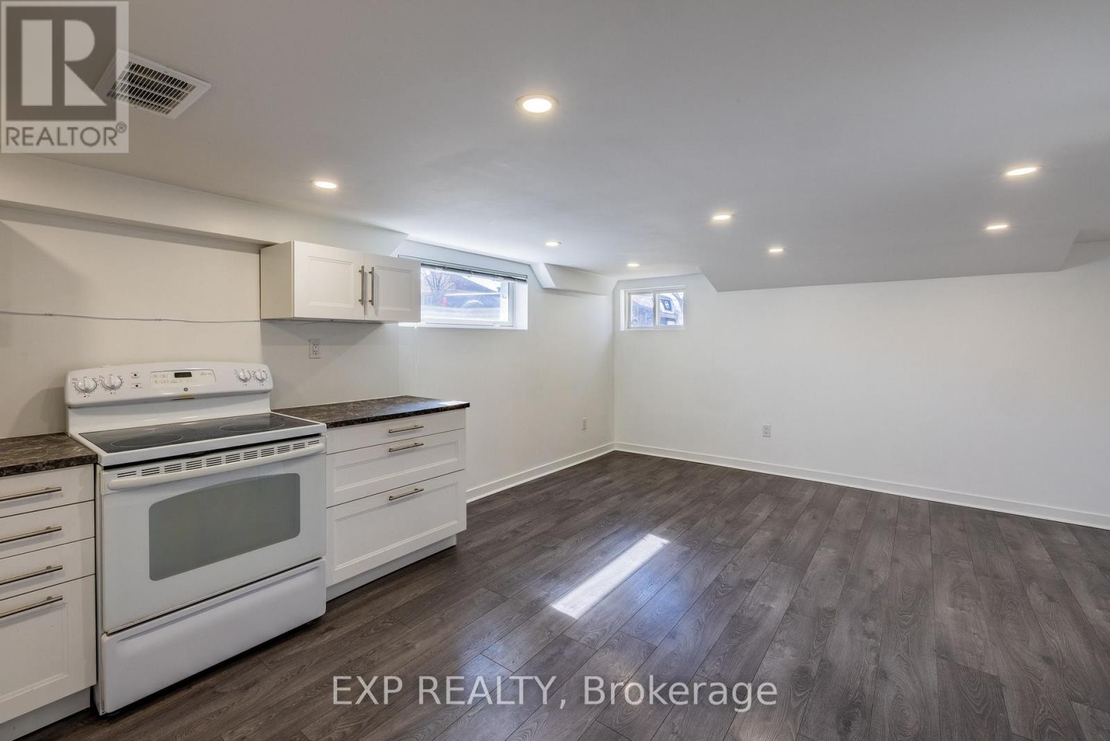 












35 WITHROW AVENUE

,
Ottawa,




Ontario
K2G2H7

