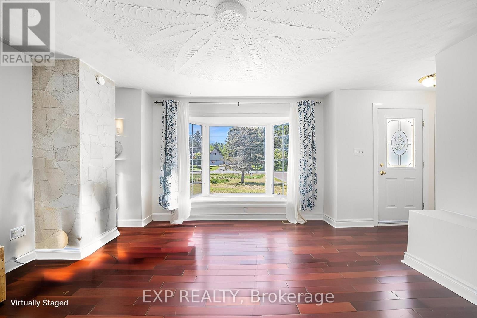 












215 ST THOMAS ROAD

,
Russell,




Ontario
K0A3H0

