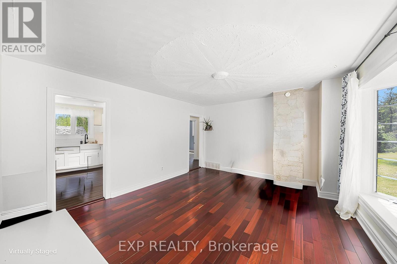 












215 ST THOMAS ROAD

,
Russell,




Ontario
K0A3H0

