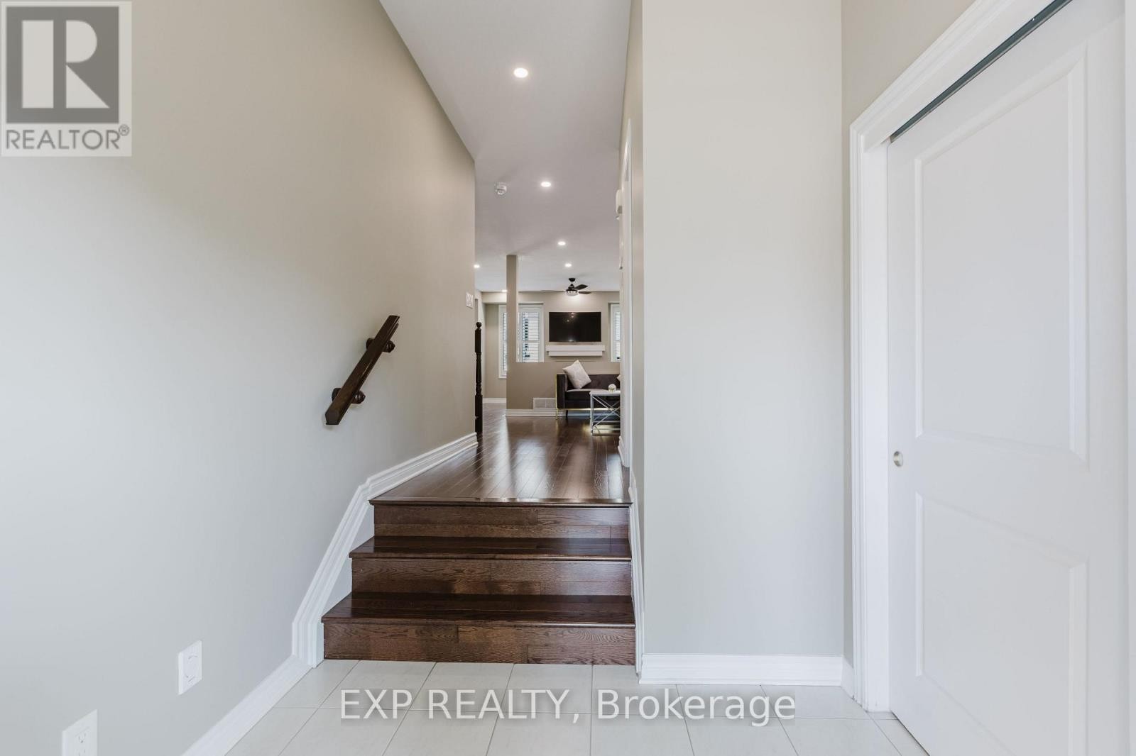 












39 CLONFADDA TERRACE

,
Ottawa,




Ontario
K2J6E9

