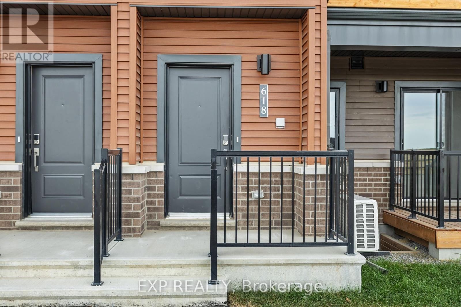 












618 PARNIAN PRIVATE

,
Ottawa,




Ontario
K2J7K6

