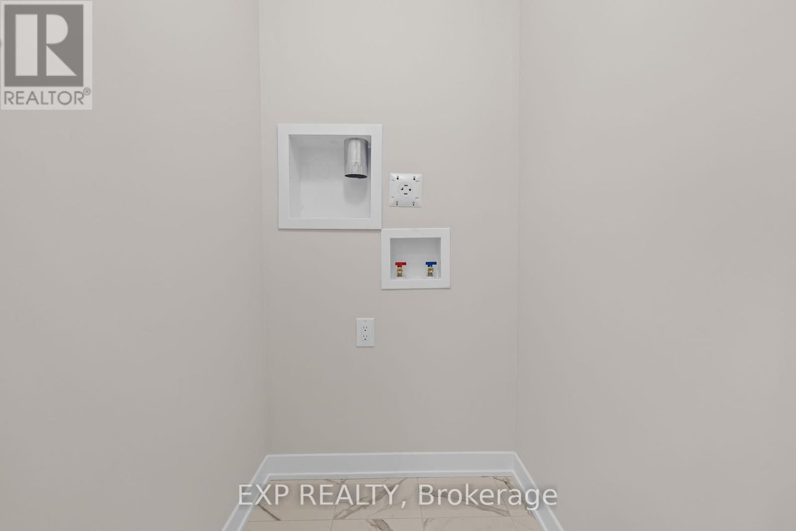 












618 PARNIAN PRIVATE

,
Ottawa,




Ontario
K2J7K6


