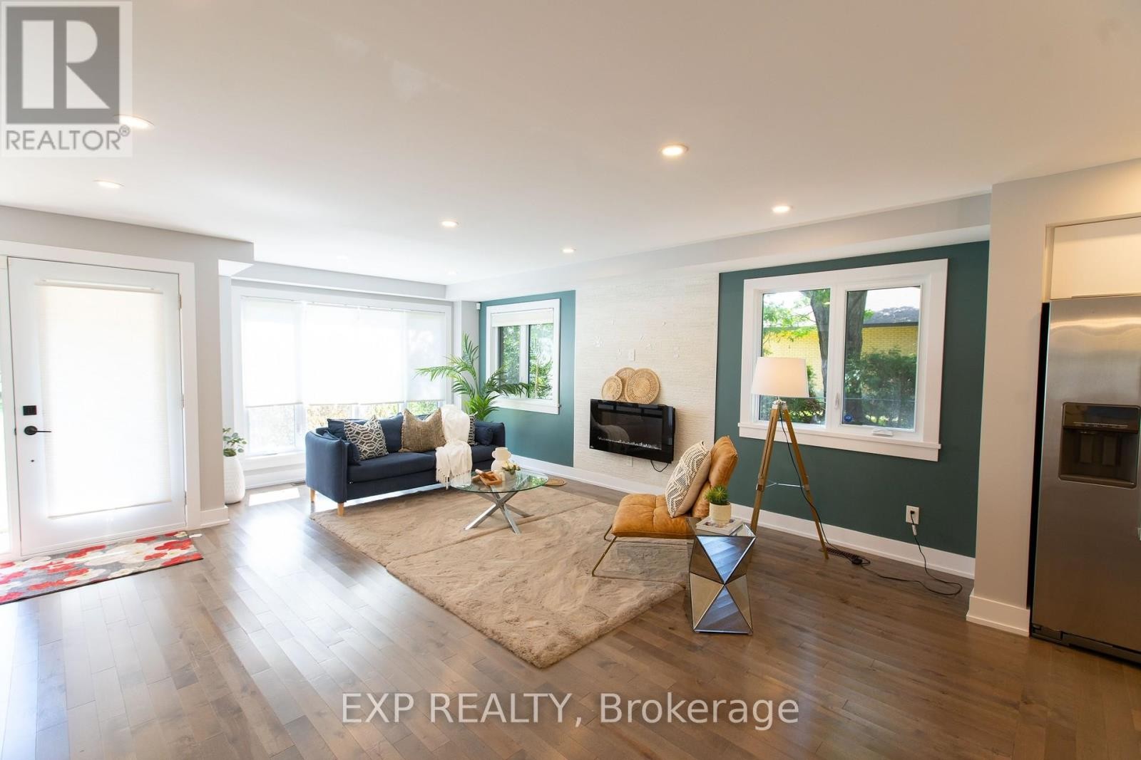 












21A GERVIN STREET

,
Ottawa,




Ontario
K2G0J6

