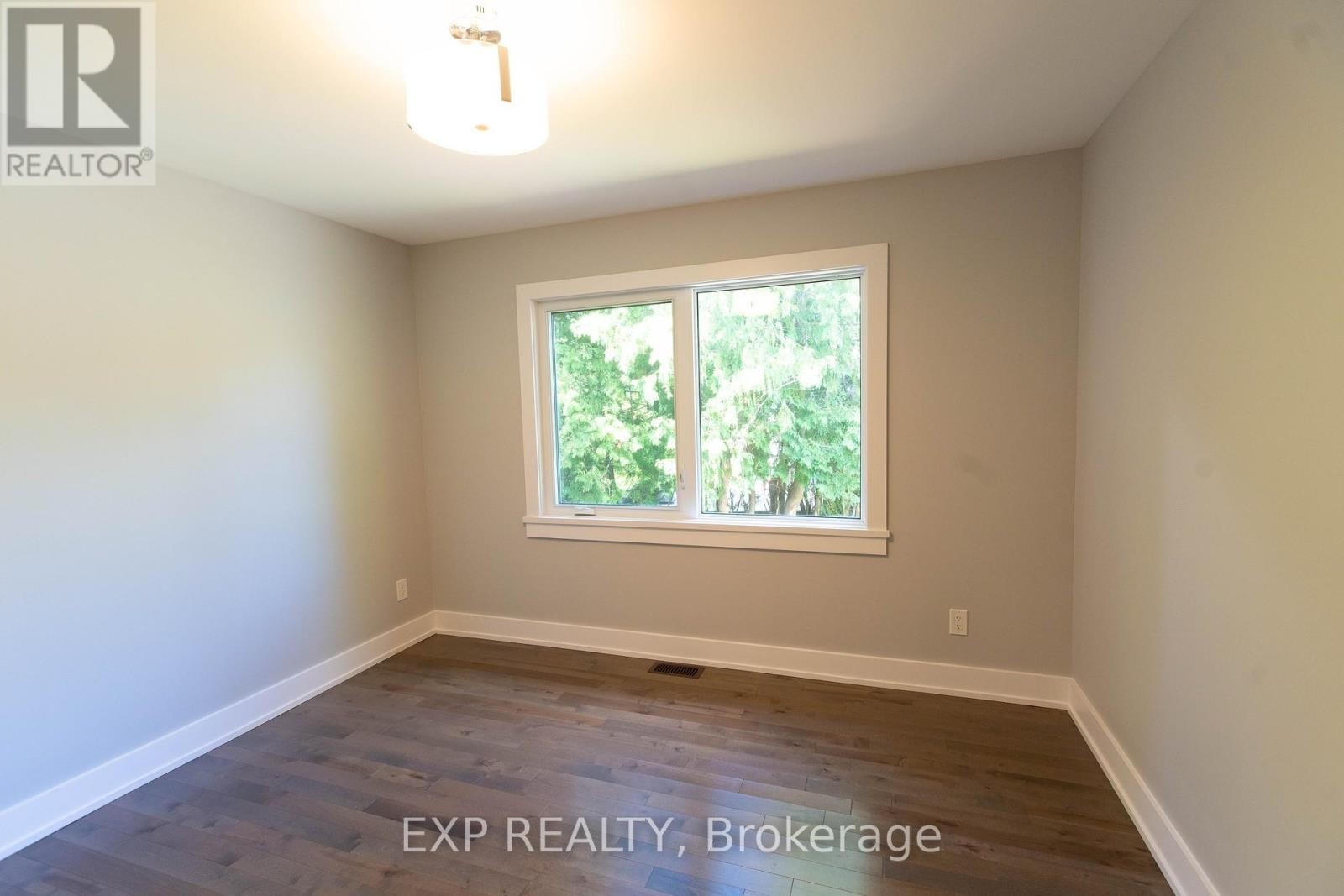 












21A GERVIN STREET

,
Ottawa,




Ontario
K2G0J6

