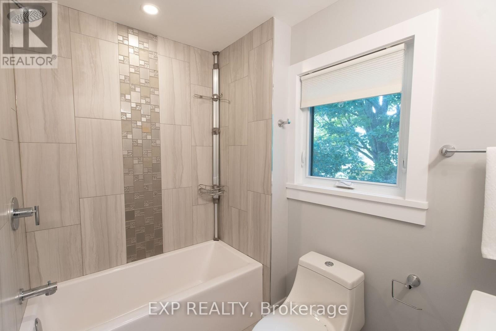 












21A GERVIN STREET

,
Ottawa,




Ontario
K2G0J6

