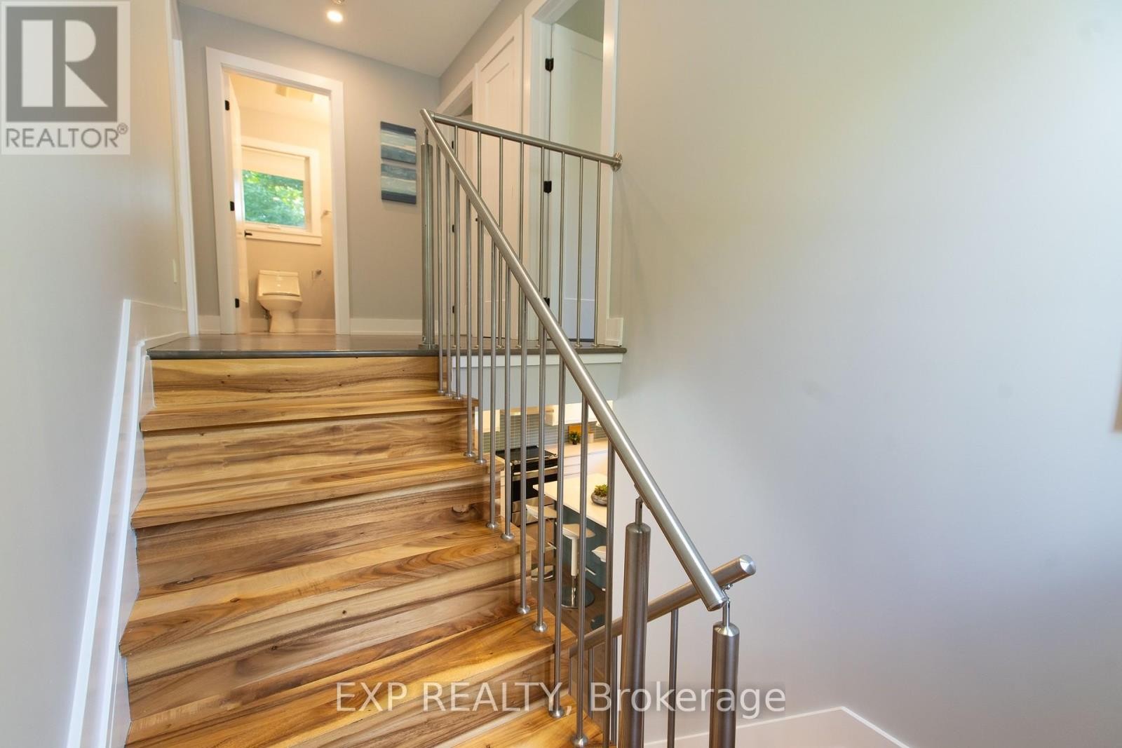 












21A GERVIN STREET

,
Ottawa,




Ontario
K2G0J6

