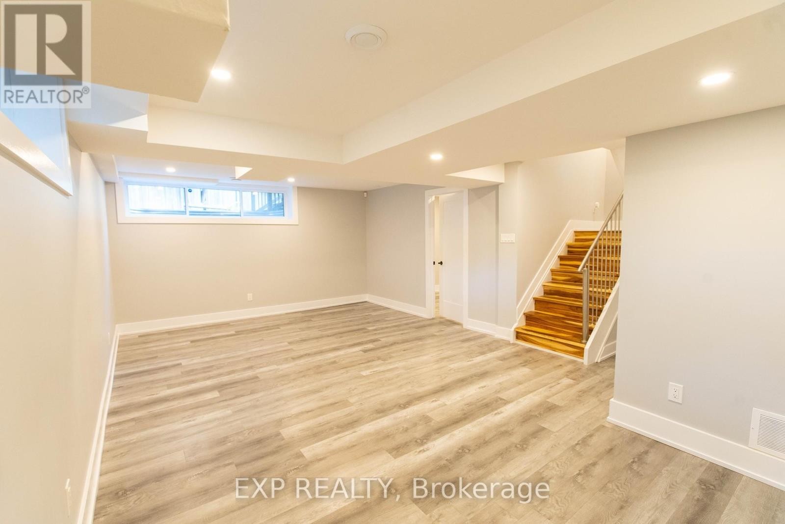












21A GERVIN STREET

,
Ottawa,




Ontario
K2G0J6

