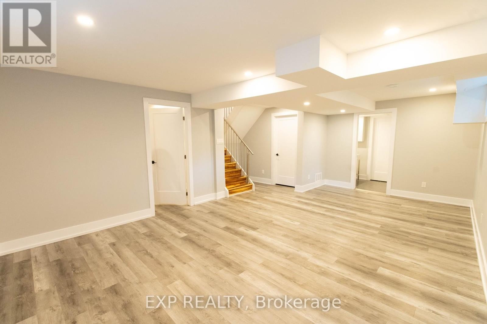 












21A GERVIN STREET

,
Ottawa,




Ontario
K2G0J6

