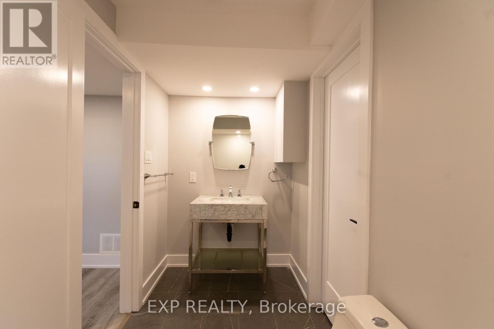 












21A GERVIN STREET

,
Ottawa,




Ontario
K2G0J6

