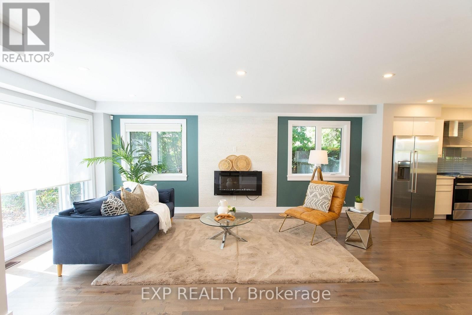 












21A GERVIN STREET

,
Ottawa,




Ontario
K2G0J6

