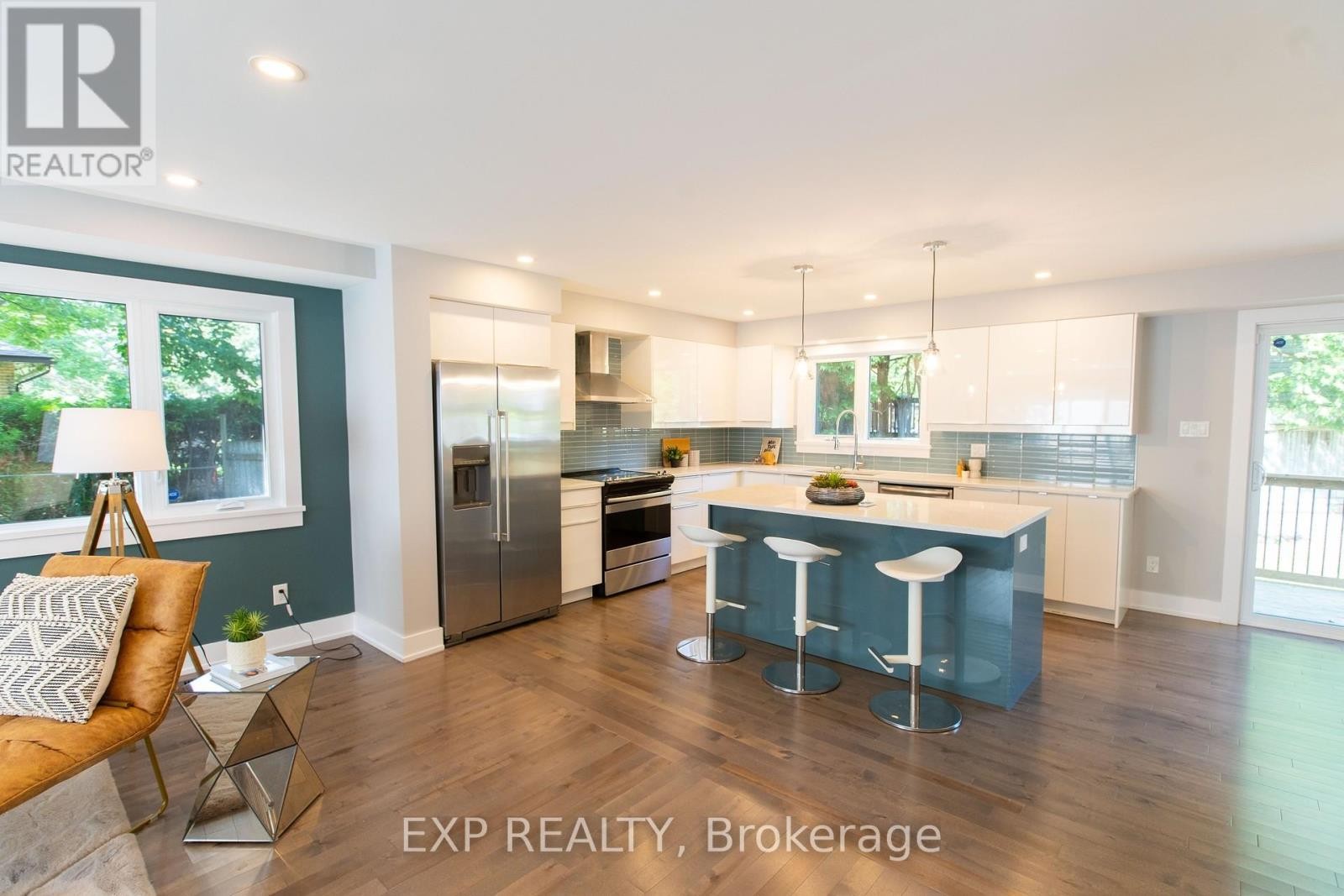 












21A GERVIN STREET

,
Ottawa,




Ontario
K2G0J6

