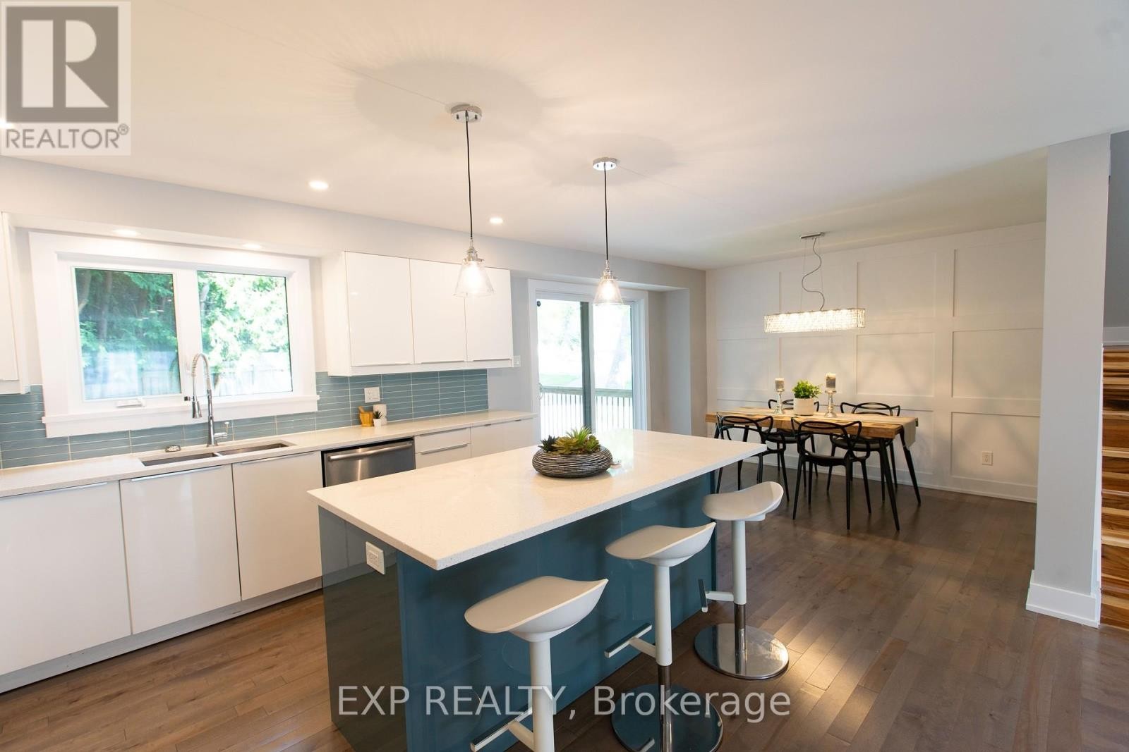 












21A GERVIN STREET

,
Ottawa,




Ontario
K2G0J6

