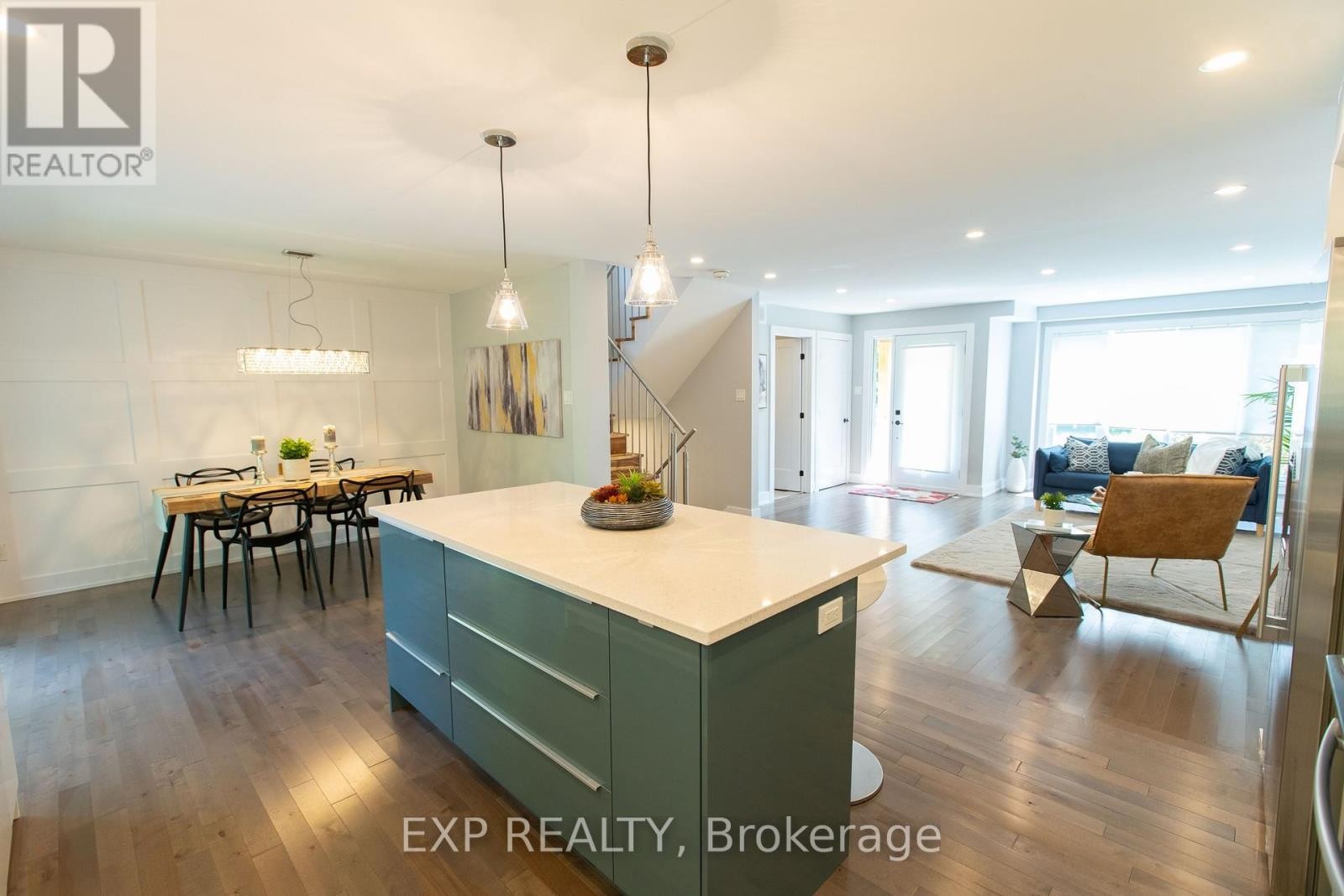












21A GERVIN STREET

,
Ottawa,




Ontario
K2G0J6

