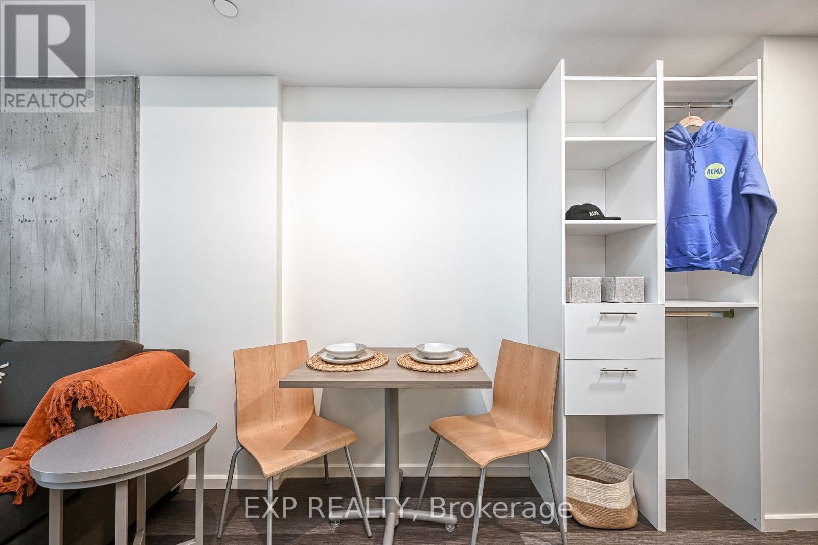 












B607 - 211 BESSERER STREET

,
Ottawa,




Ontario
K1N6A9

