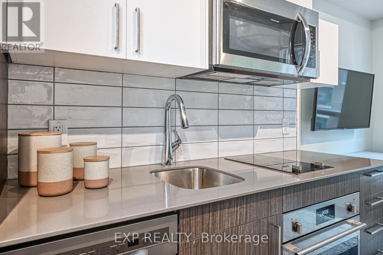 












B607 - 211 BESSERER STREET

,
Ottawa,




Ontario
K1N6A9

