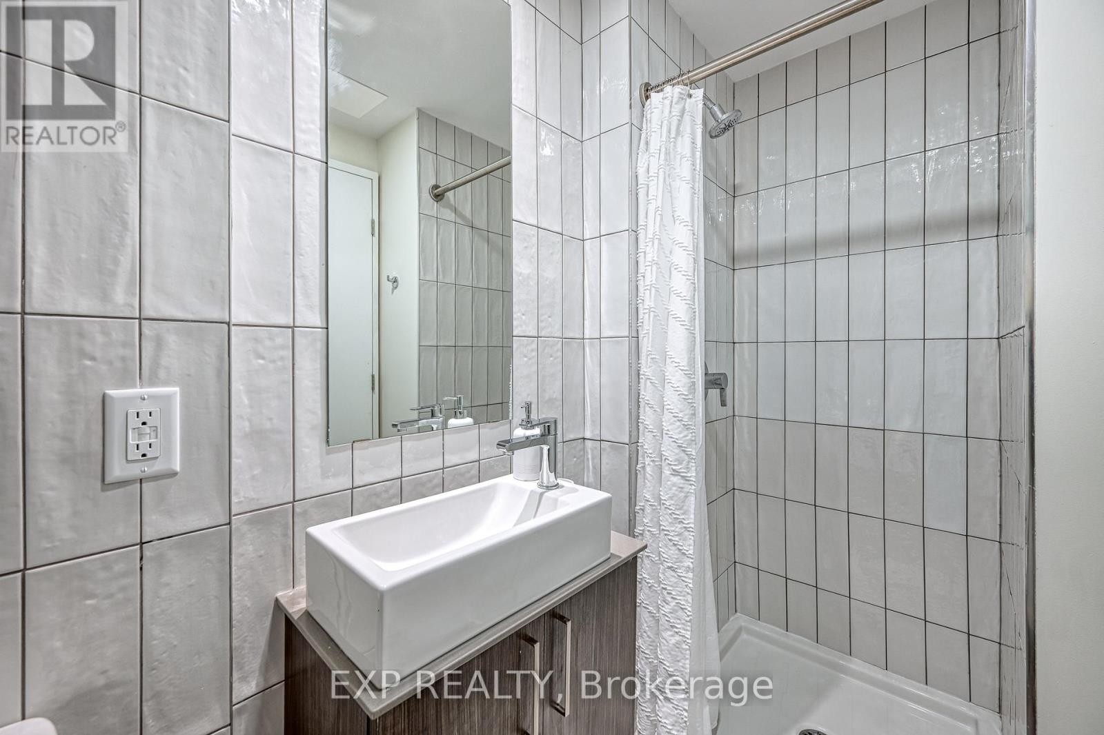 












B607 - 211 BESSERER STREET

,
Ottawa,




Ontario
K1N6A9

