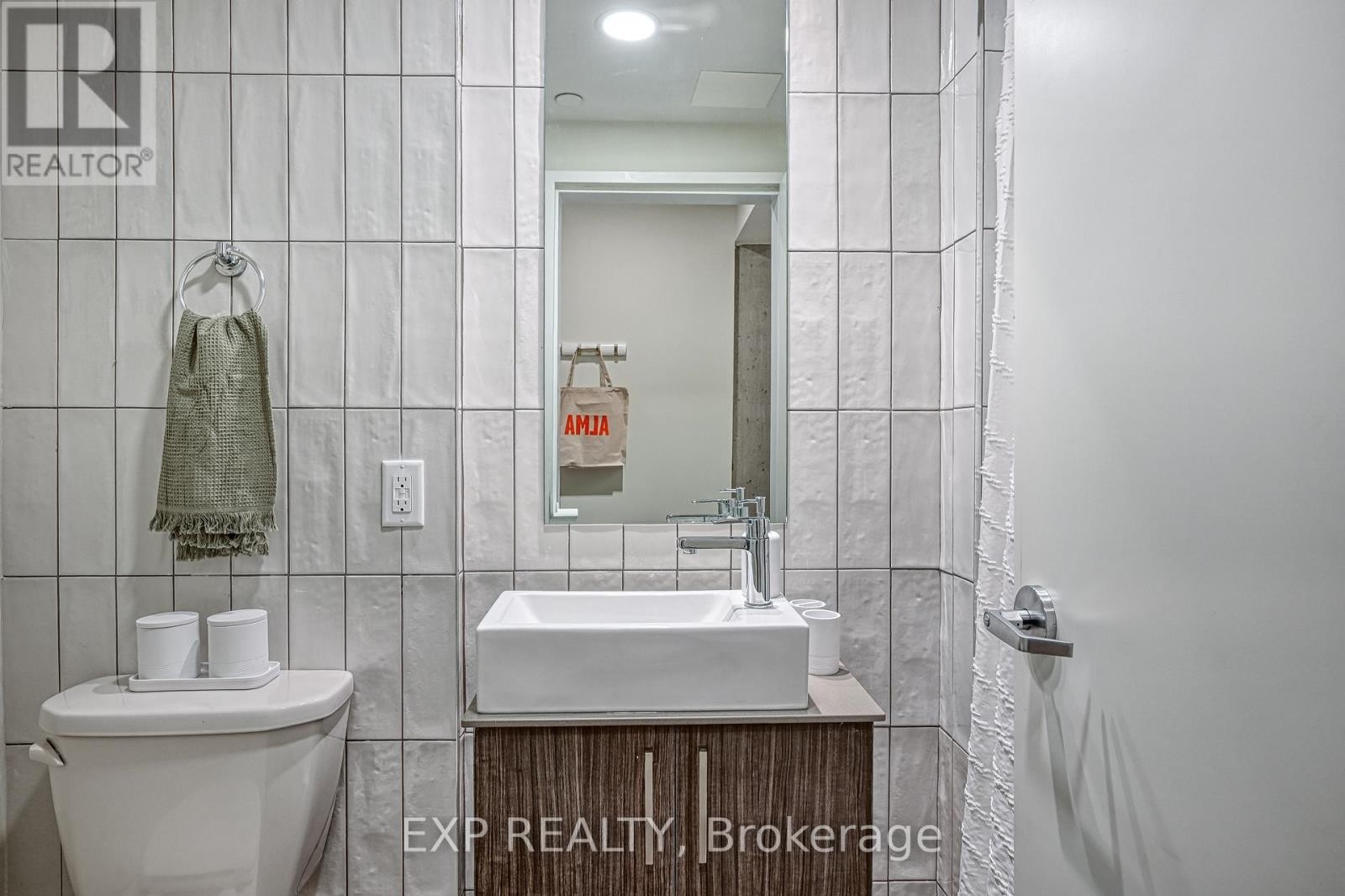 












B607 - 211 BESSERER STREET

,
Ottawa,




Ontario
K1N6A9

