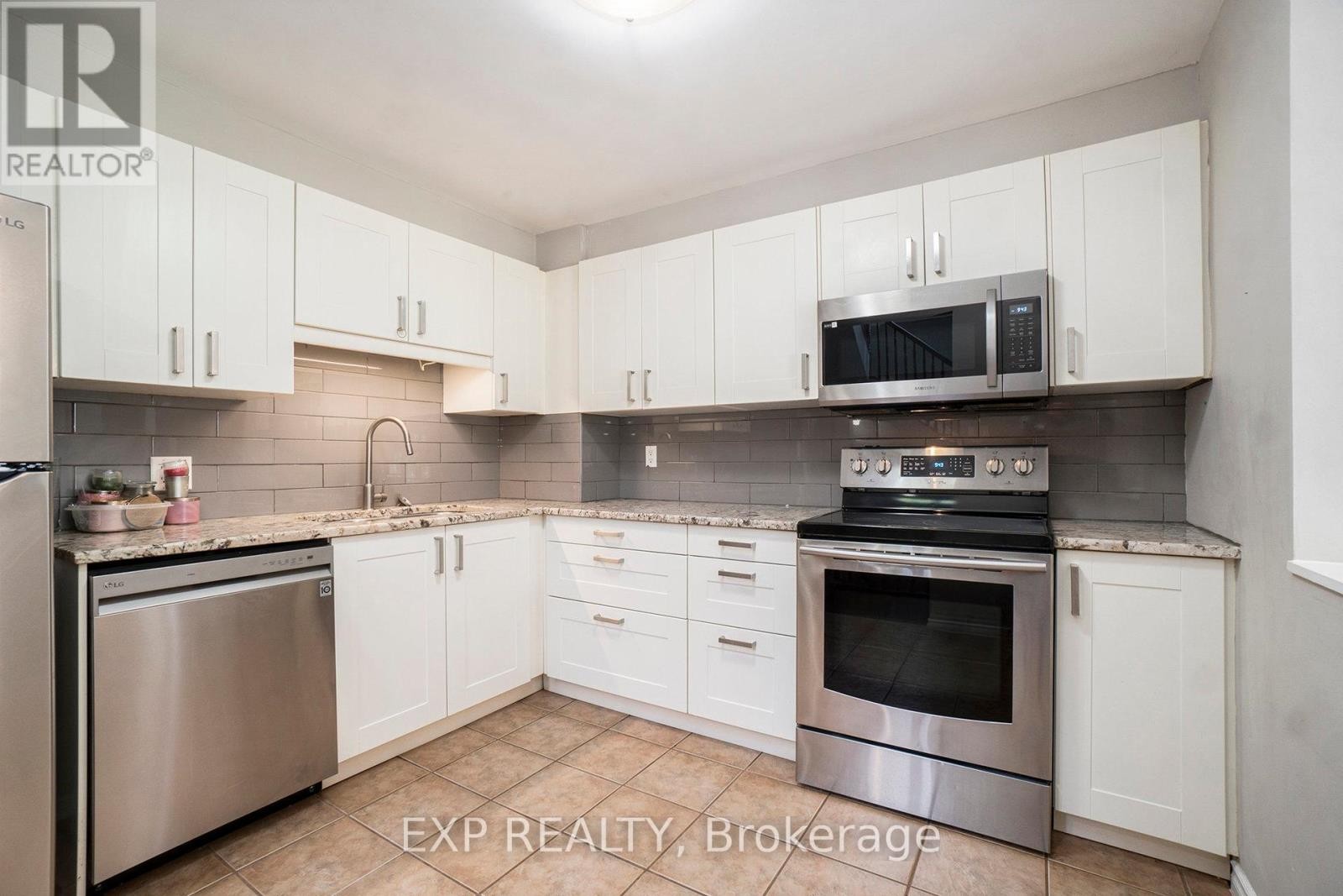 












88 - 1920 ASHMONT STREET

,
Ottawa,




Ontario
K1C7B9

