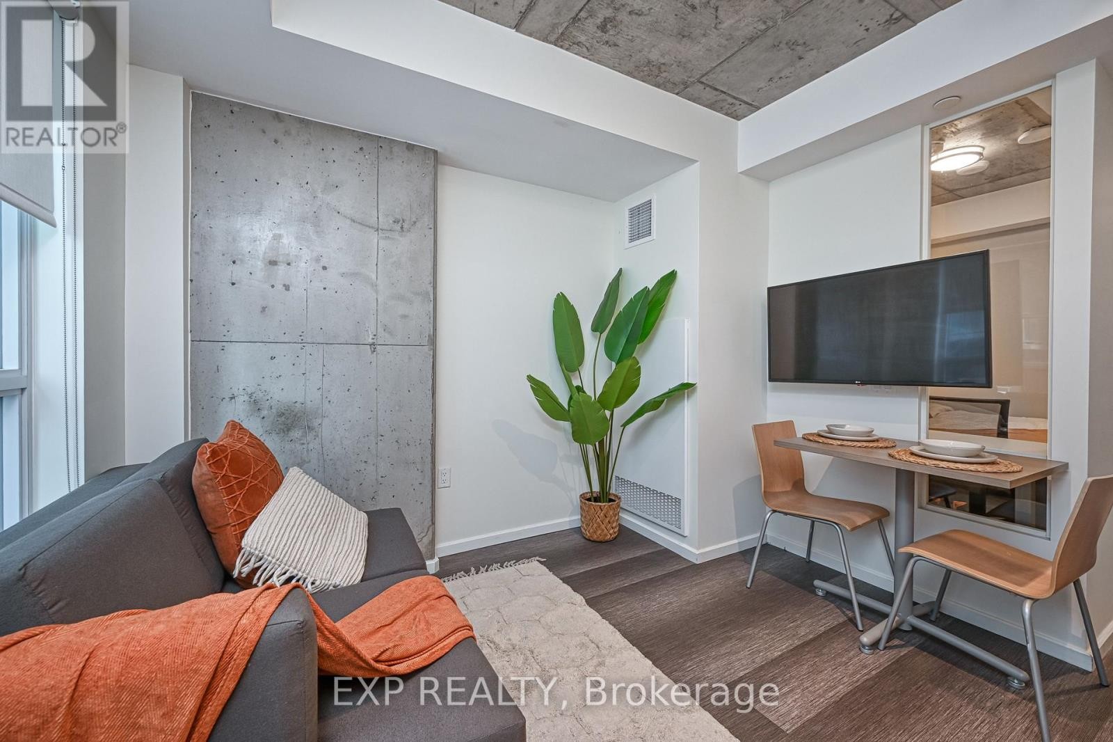 












502-A - 211 BESSERER STREET

,
Ottawa,




Ontario
K1N6A9

