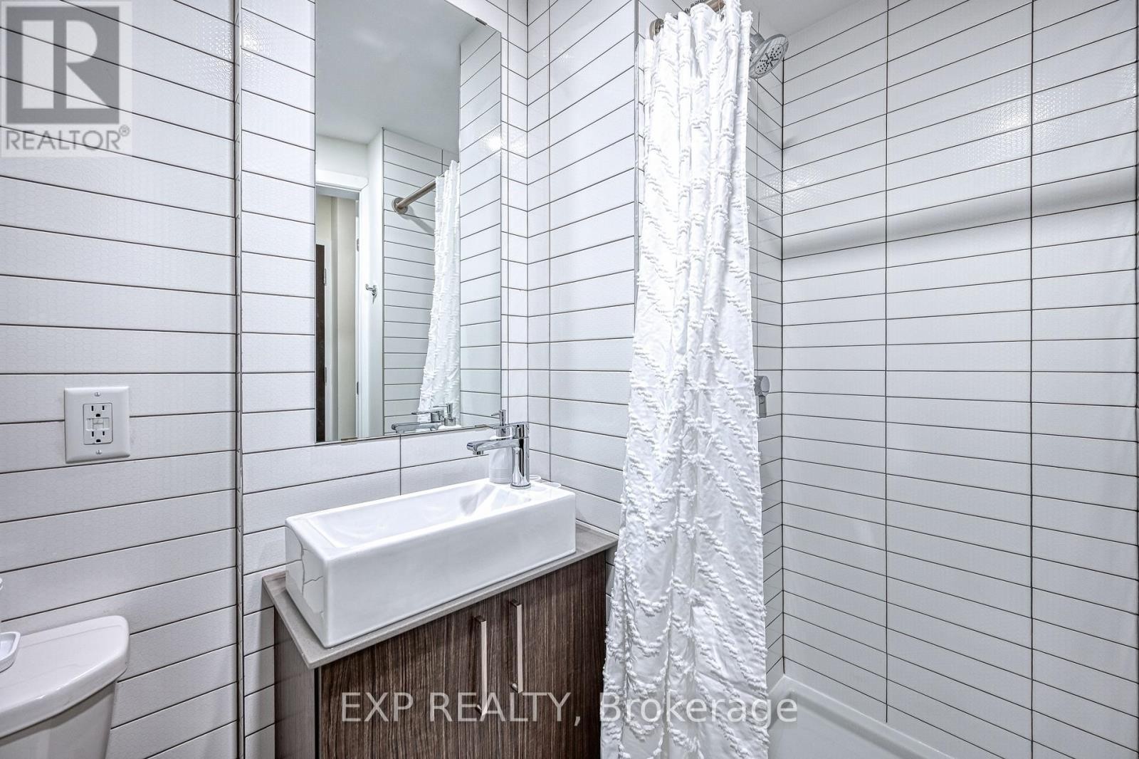 












502-A - 211 BESSERER STREET

,
Ottawa,




Ontario
K1N6A9

