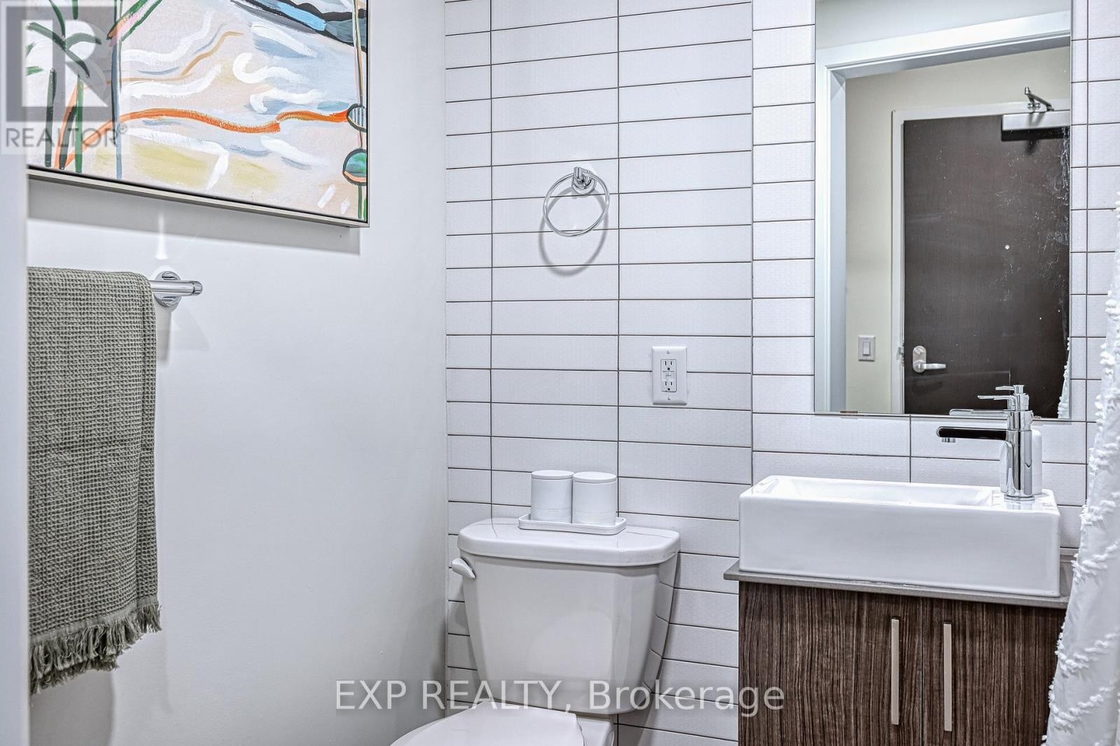 












502-A - 211 BESSERER STREET

,
Ottawa,




Ontario
K1N6A9

