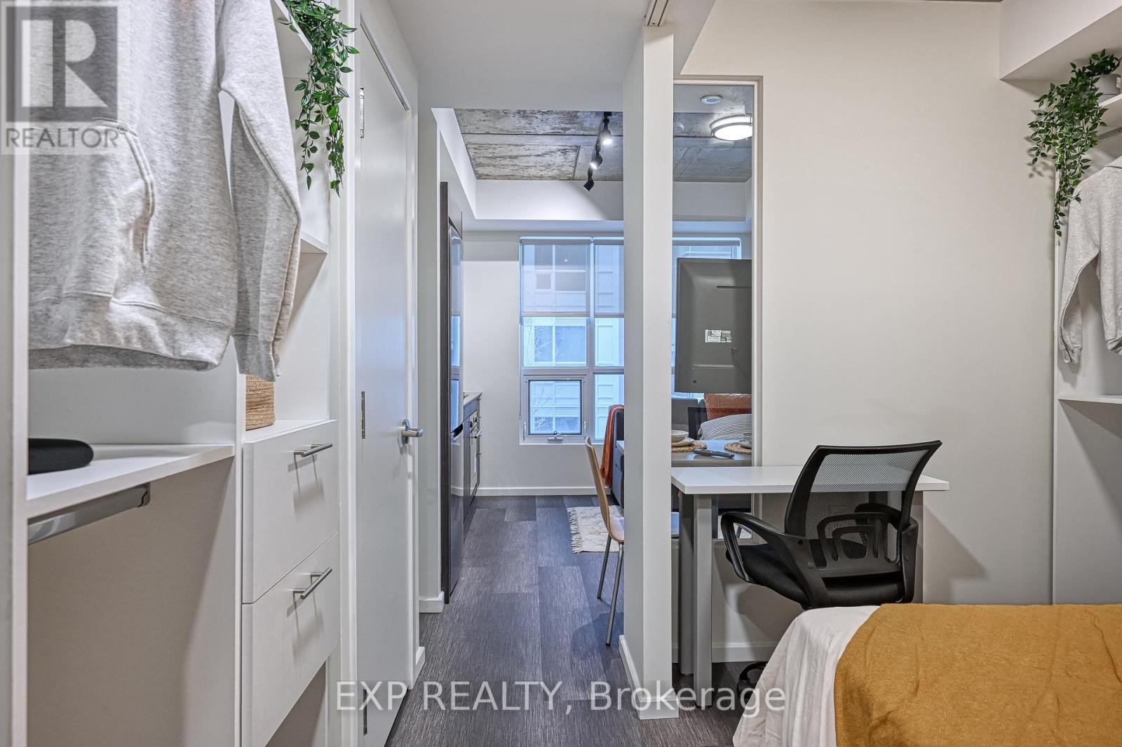 












502-A - 211 BESSERER STREET

,
Ottawa,




Ontario
K1N6A9

