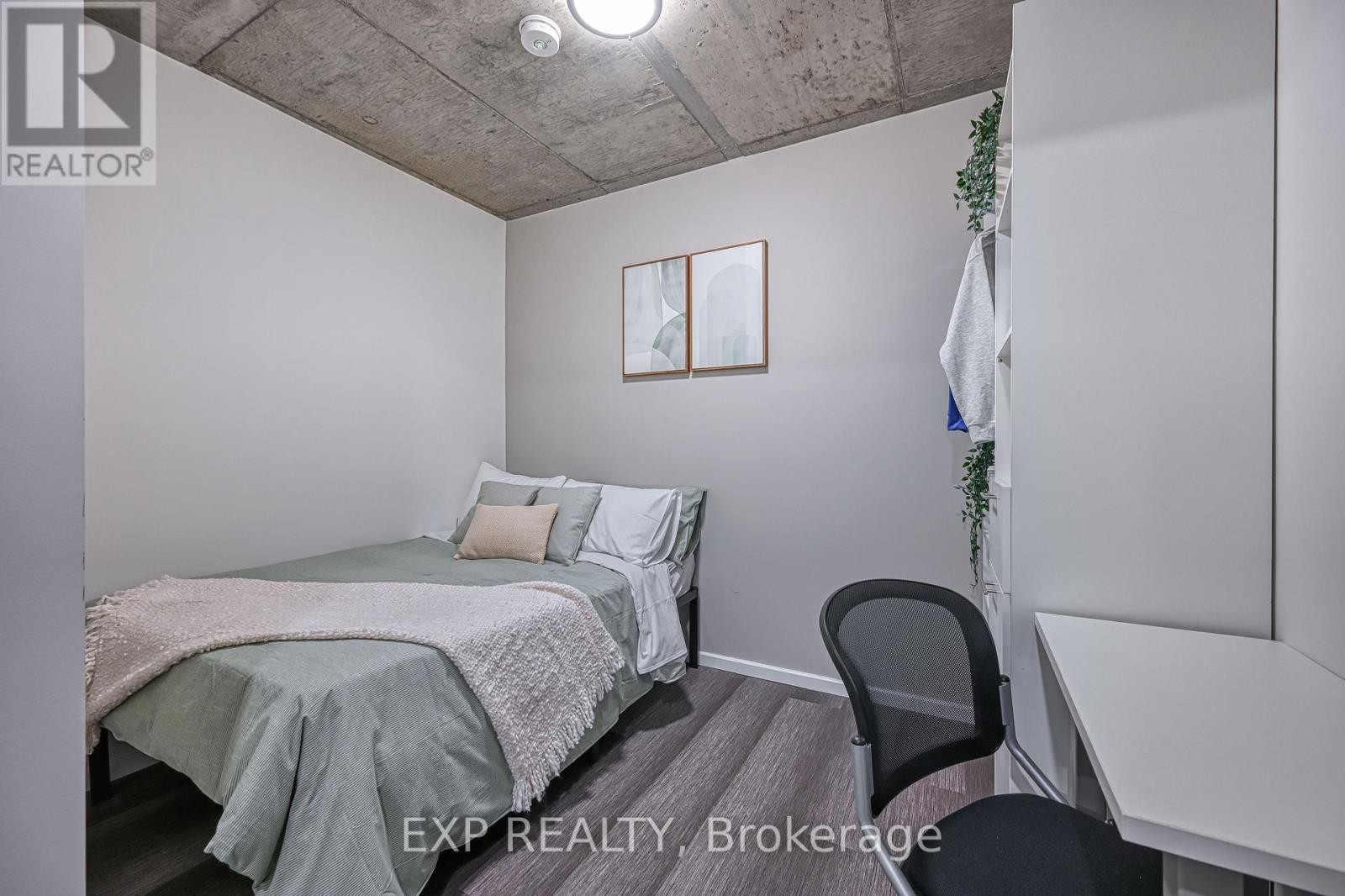












502-A - 211 BESSERER STREET

,
Ottawa,




Ontario
K1N6A9

