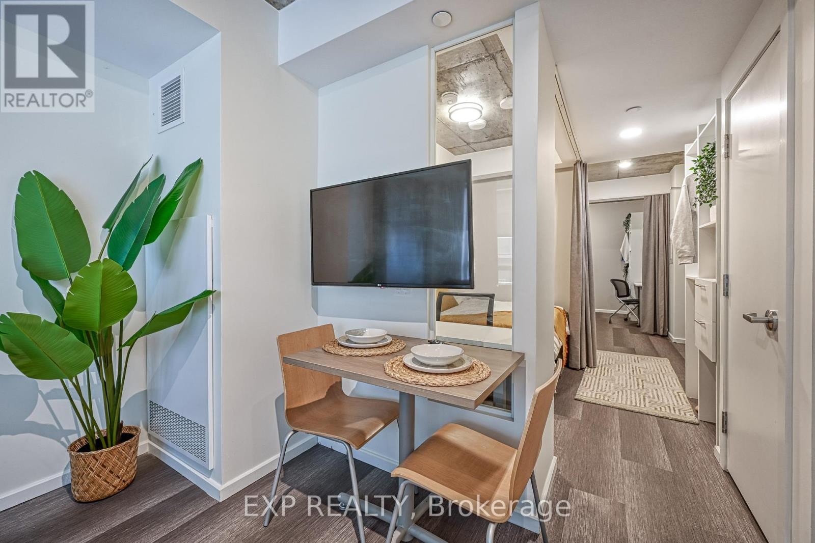 












502-A - 211 BESSERER STREET

,
Ottawa,




Ontario
K1N6A9

