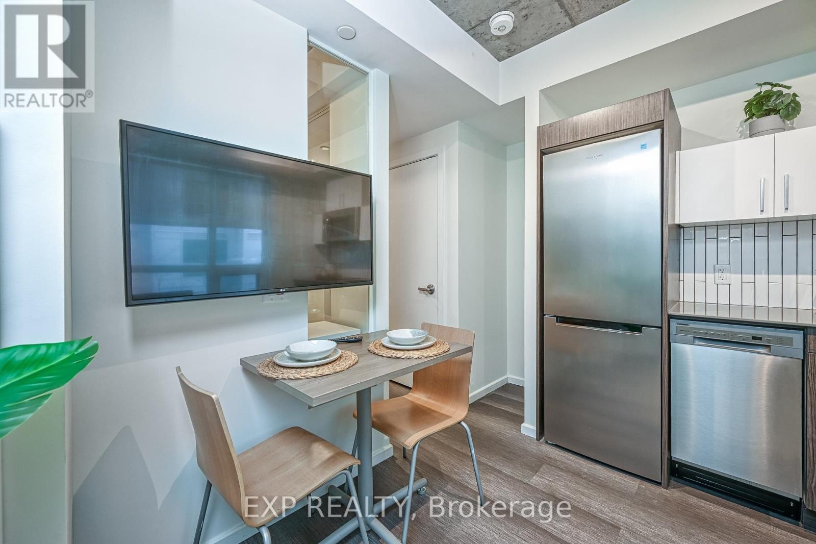 












502-A - 211 BESSERER STREET

,
Ottawa,




Ontario
K1N6A9

