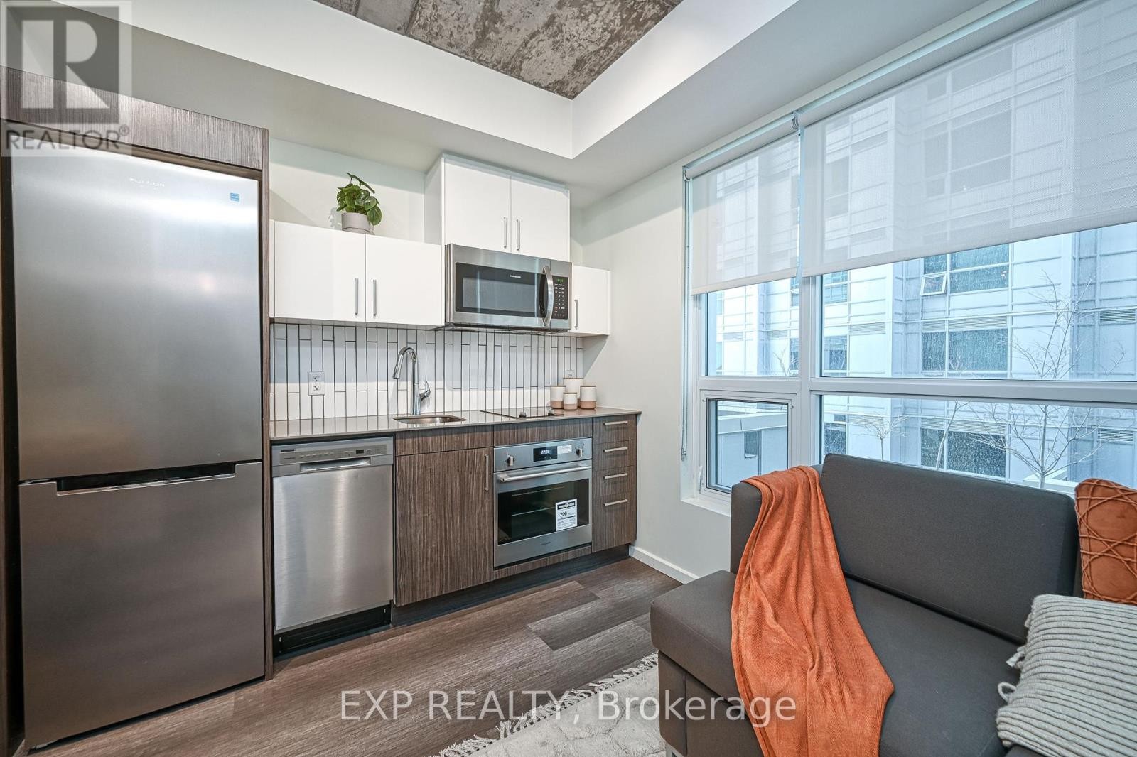 












502-A - 211 BESSERER STREET

,
Ottawa,




Ontario
K1N6A9

