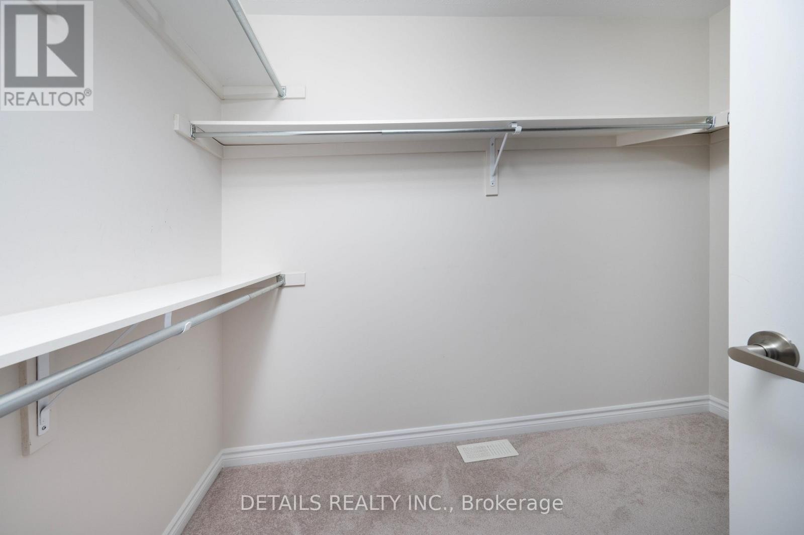 












434 WHITE ARCTIC AVENUE

,
Ottawa,




Ontario
K2J5Y9


