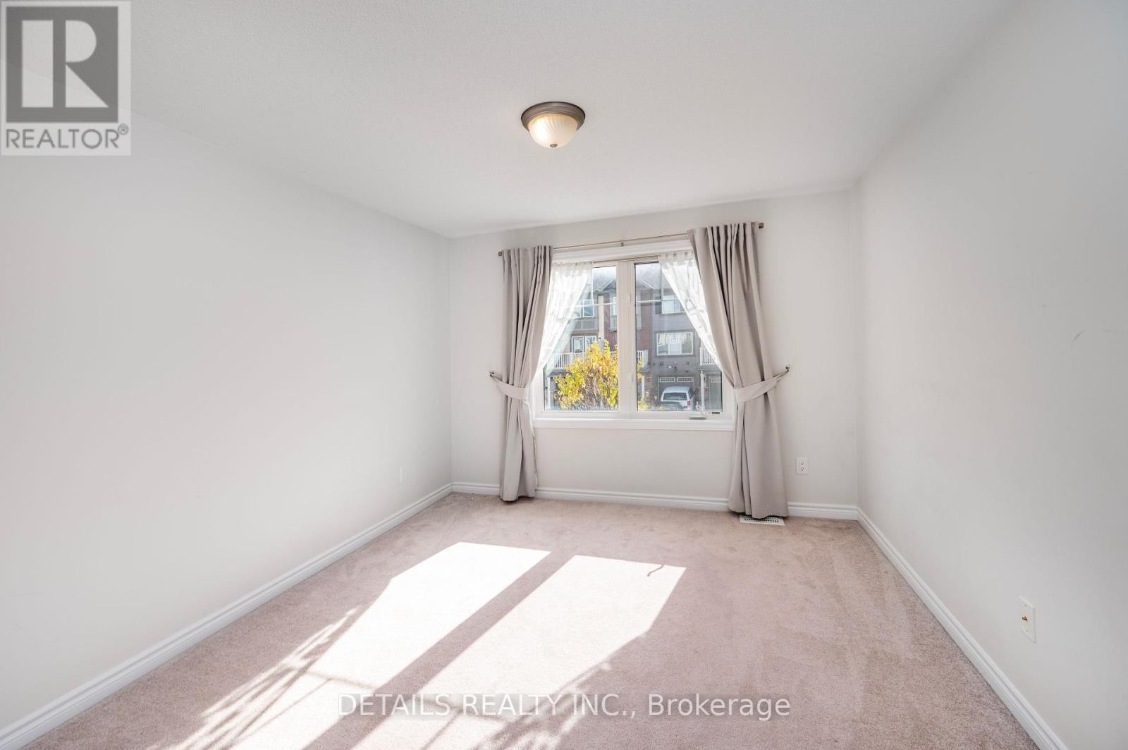 












434 WHITE ARCTIC AVENUE

,
Ottawa,




Ontario
K2J5Y9


