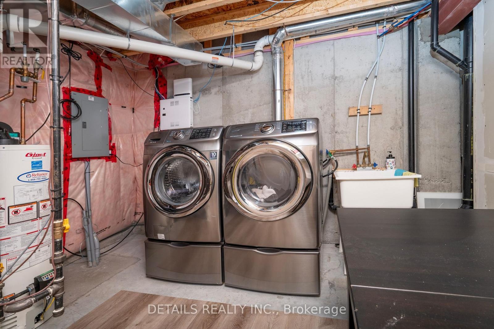 












434 WHITE ARCTIC AVENUE

,
Ottawa,




Ontario
K2J5Y9

