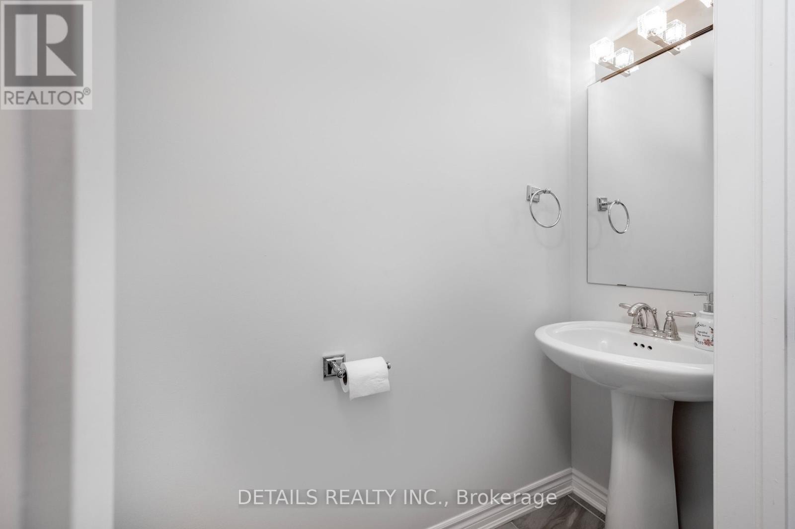 












434 WHITE ARCTIC AVENUE

,
Ottawa,




Ontario
K2J5Y9

