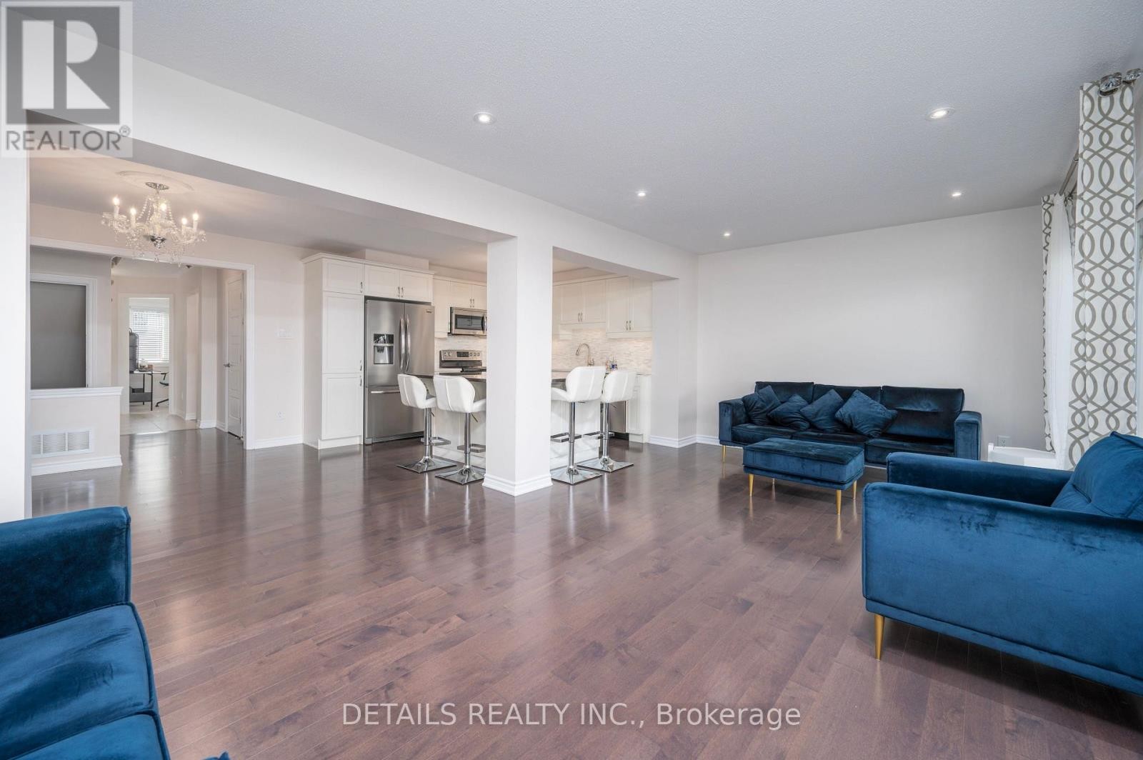 












434 WHITE ARCTIC AVENUE

,
Ottawa,




Ontario
K2J5Y9

