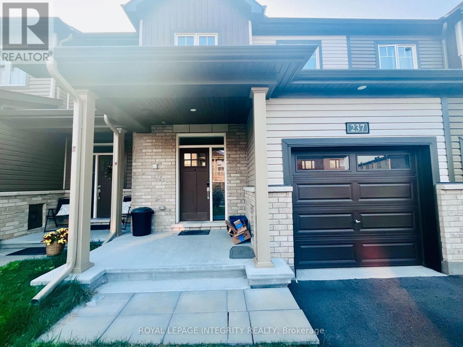 












237 CALVINGTON AVENUE

,
Ottawa,




Ontario
K2T0P9

