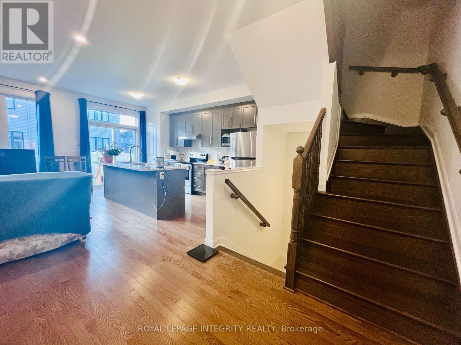 












237 CALVINGTON AVENUE

,
Ottawa,




Ontario
K2T0P9

