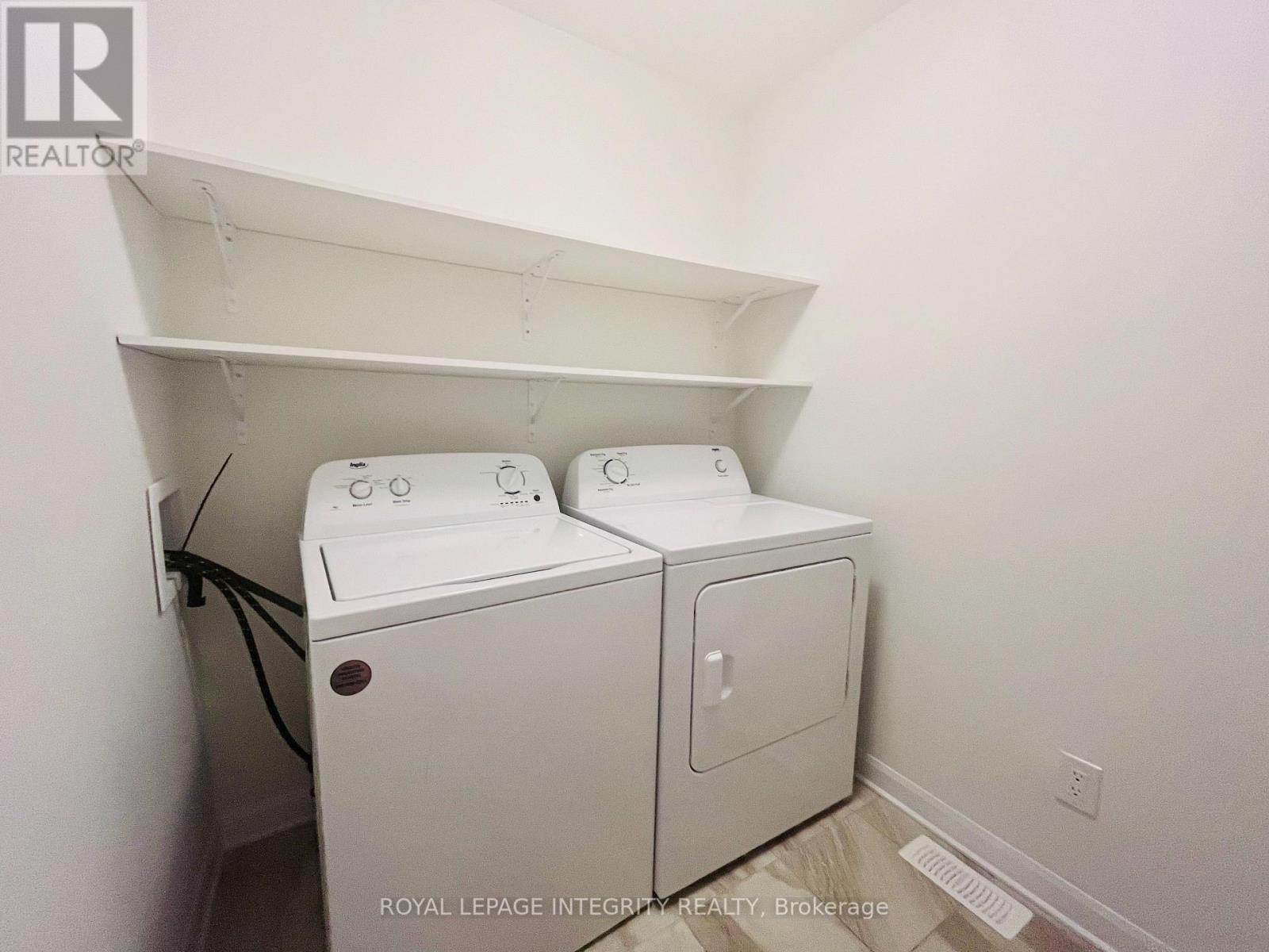 












237 CALVINGTON AVENUE

,
Ottawa,




Ontario
K2T0P9

