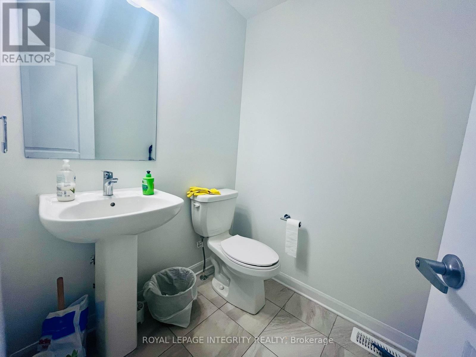 












237 CALVINGTON AVENUE

,
Ottawa,




Ontario
K2T0P9

