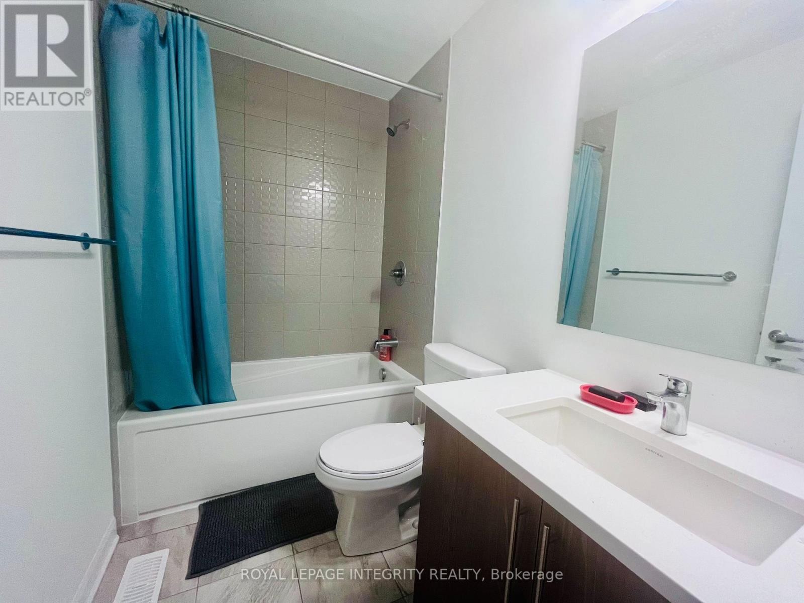 












237 CALVINGTON AVENUE

,
Ottawa,




Ontario
K2T0P9

